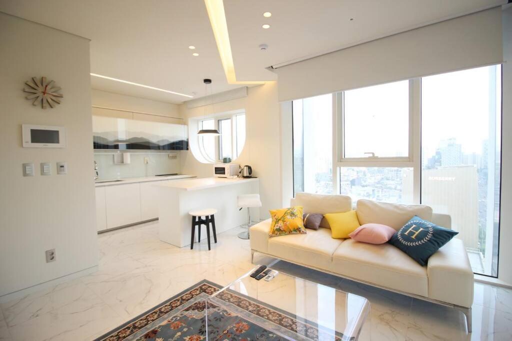 Cheongdam Beautiful Apartment New Building Edition Full Option Long Term Stay Availableapt 2룸 신축 Edition 풀옵션 장기가능 Căn hộ