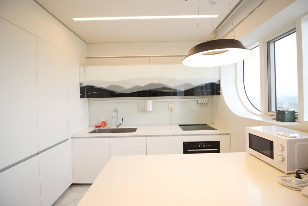 Cheongdam Beautiful Apartment New Building Edition Full Option Long Term Stay Availableapt 2룸 신축 Edition 풀옵션 장기가능 Apartment