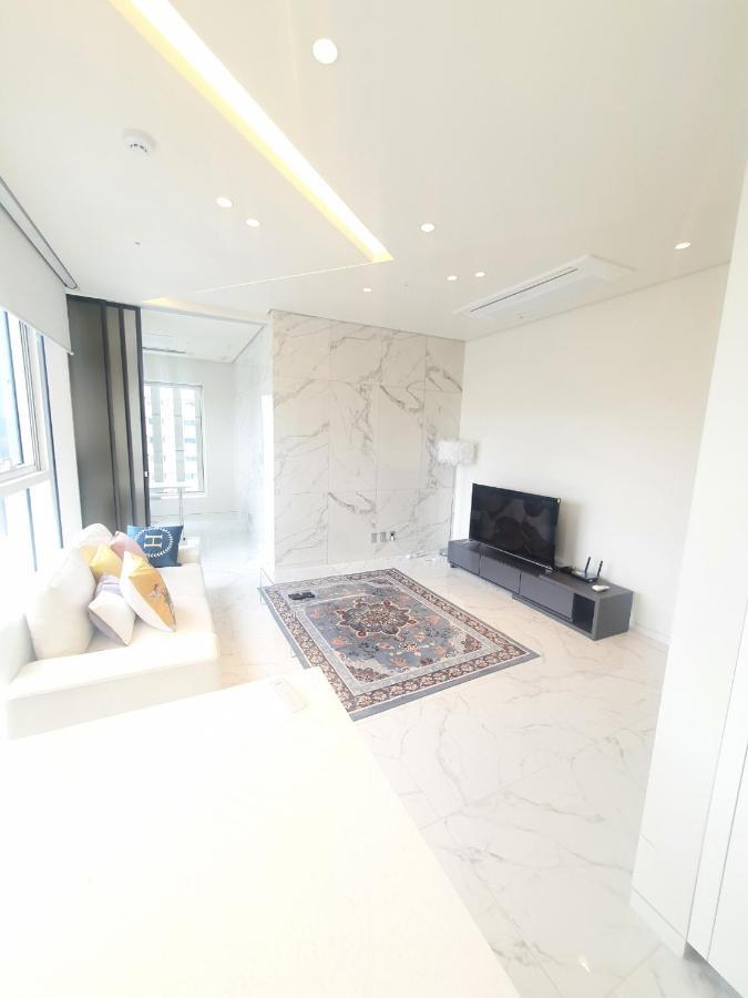 Cheongdam Beautiful Apartment New Building Edition Full Option Long Term Stay Availableapt 2룸 신축 Edition 풀옵션 장기가능 Apartamento *